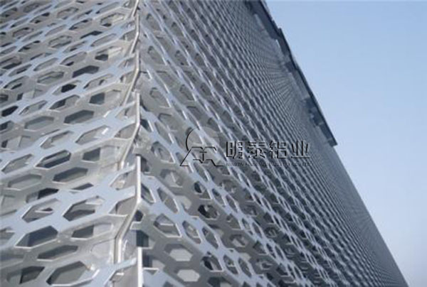 3104鋁板卷在建筑行業的應用，廠家直供價格多少？