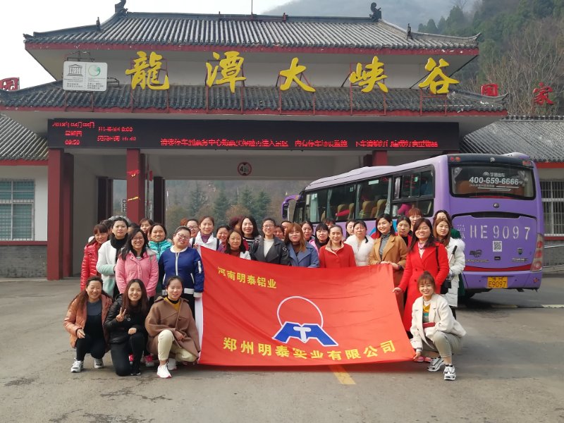 明泰鋁業公司女神登山游玩，慶祝三八婦女節
